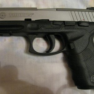 Pistol Semi Automatic 40 cal Taurus 24/7