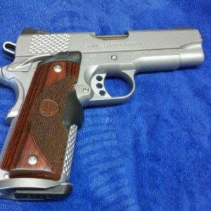 Kimber Raptor Pro - Added Crimson trace Master Series rosewood Grip