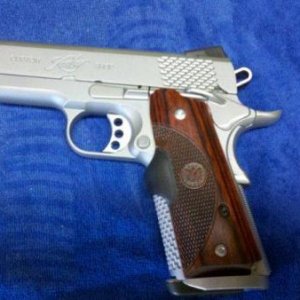 Kimber Raptor Pro - Added Crimson trace Master Series rosewood Grip