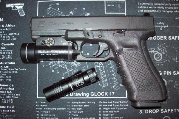 Glock 22 Gen.4 w/ Streamlight TLR-1 tac light and PT-1L flashlight.