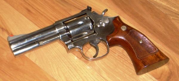 S&W 586 4"