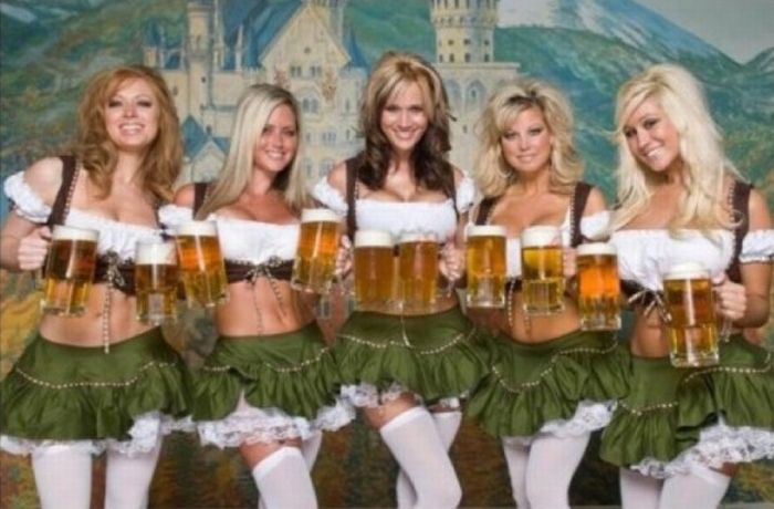 oktoberfest_babes_16.jpg