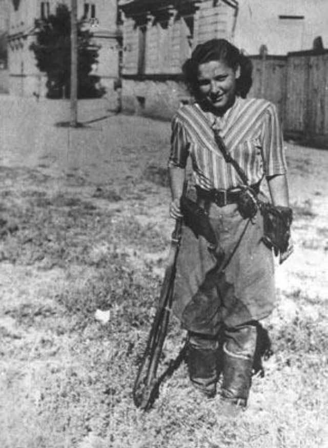 wwii-female-fighters-3.jpg