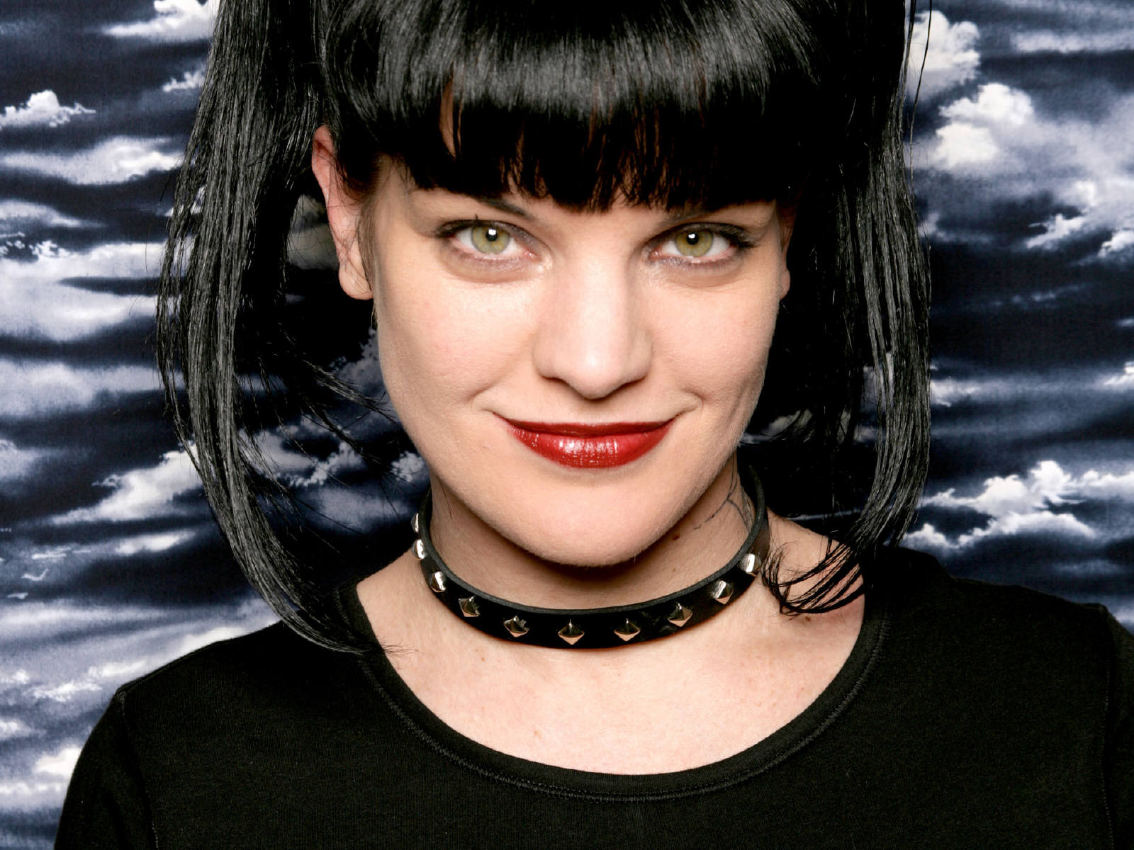 Pauley-Perrette-Wallpaper-19.jpg