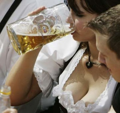 oktoberfest_babes_01.jpg