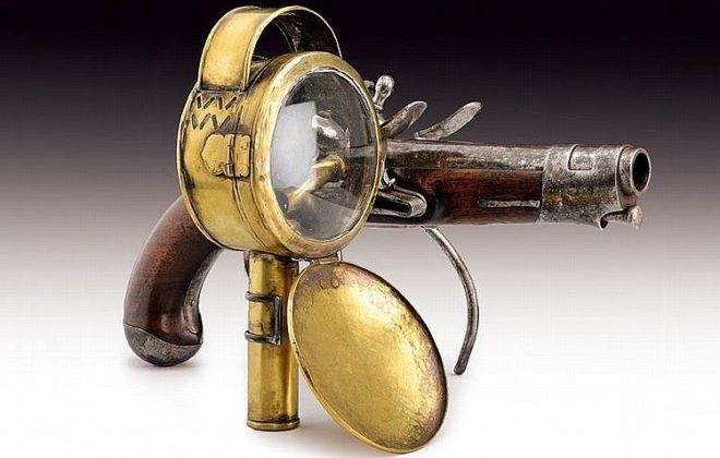 Flintlock-Pistol-with-Tactical-Oil-Lamp-6-660x420.jpg