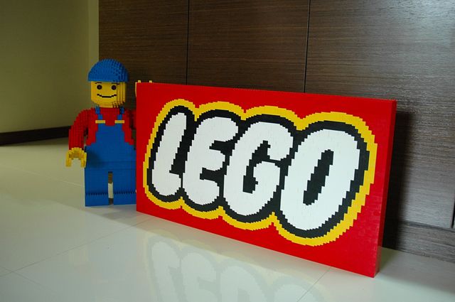 LEGO%2Blogo.jpg