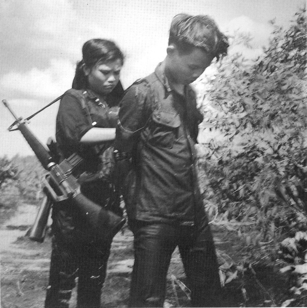 female-viet-cong-soldiers-4.jpg