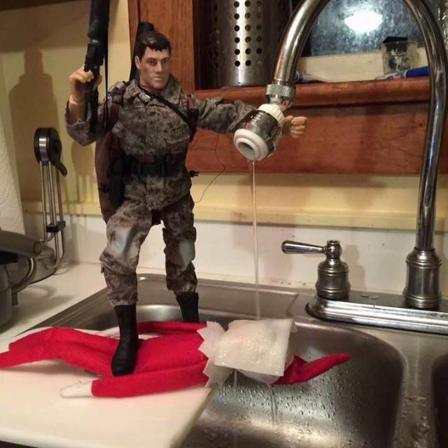 shelf-on-an-elf-gets-waterboarded.jpg