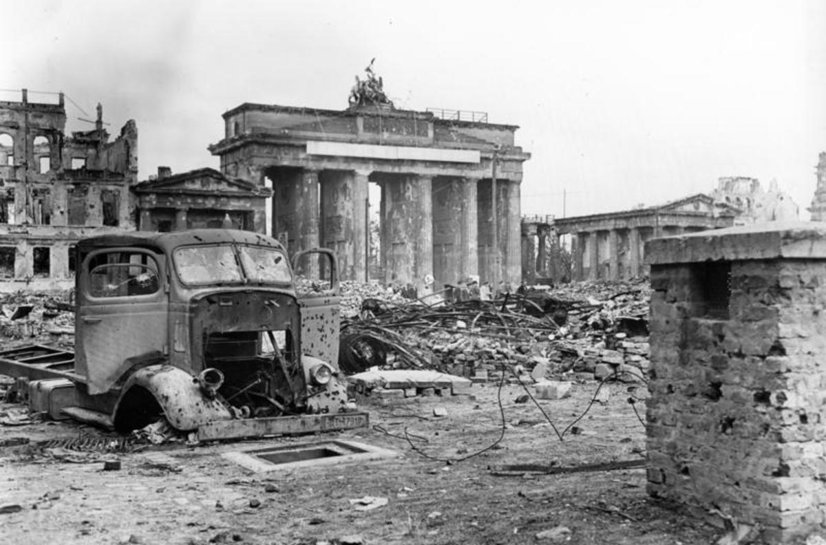 berlin-april-1945-the-cauldron.jpg