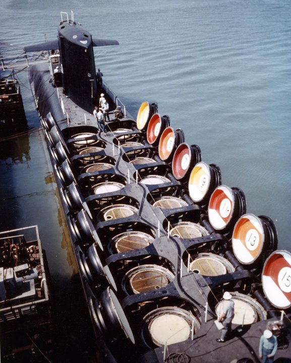 USS_Sam_Rayburn_%28SSBN-635%29_missile_hatches.jpg