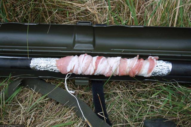 bacon_in_machine_gun_01.jpg