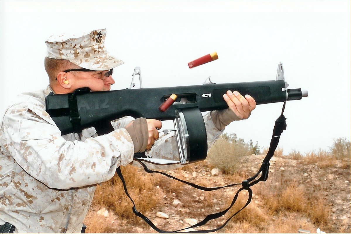 U.S.%20Marine%20Firing%20AA-12%20Full-Auto%20Shotgun%20%28AA12%20Machine%20Shotgun%29.jpg