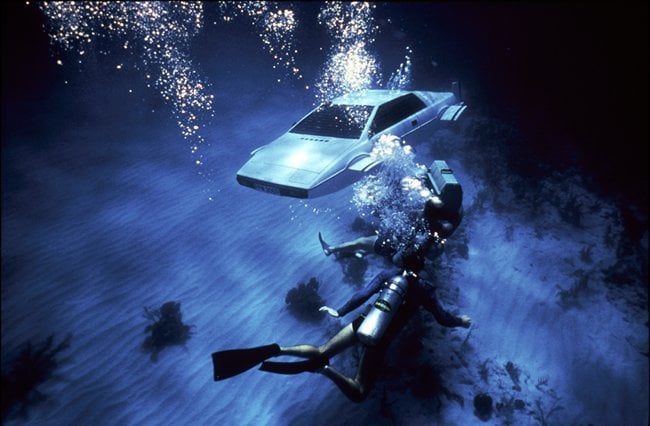 lotus_underwater_car_from_spy_who_loved_me_bond_feat.jpg