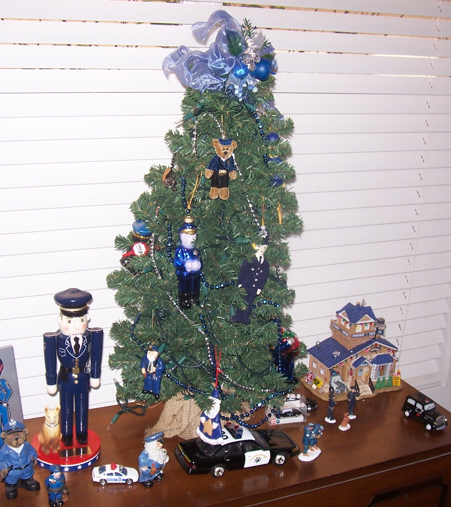 policetree.jpg