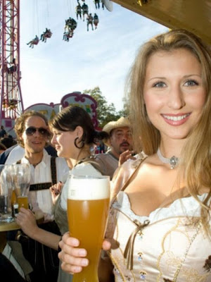 oktoberfest_babes_05.jpg