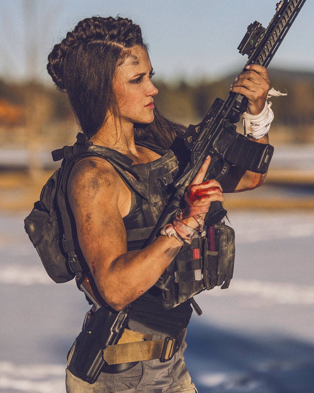 Hot-military-girls-with-guns_43.jpg