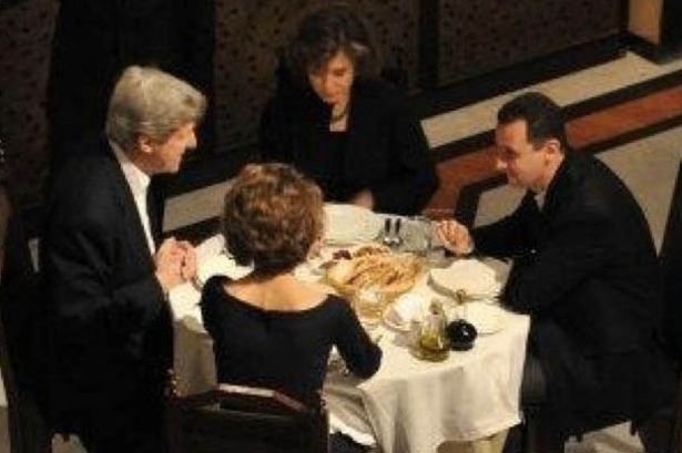 CHECK-USAGE-John-Kerry-President-Assad-dinner-2009-2246833.jpg