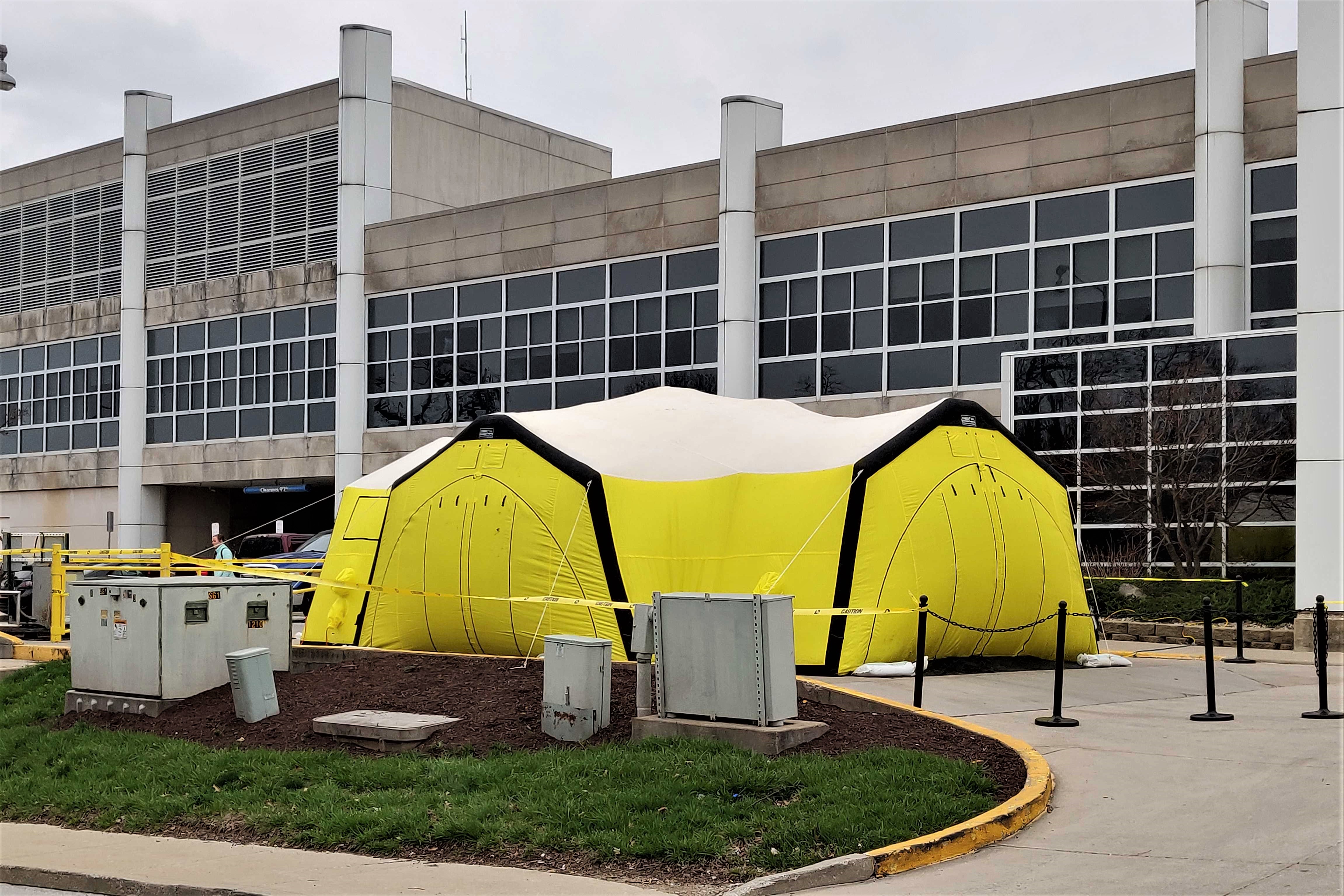 temporary-coronavirus-tent-iu-health-bloomington.jpg