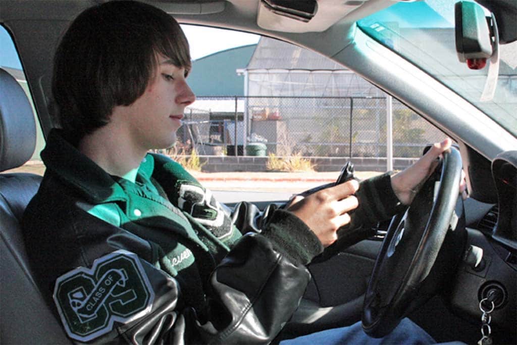 Teen-Texting-and-Driving.jpg